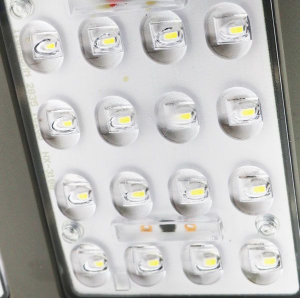 Farola-Solar-de-LED-para-Alumbrado-Publico-20W-con-Sensor-2-1